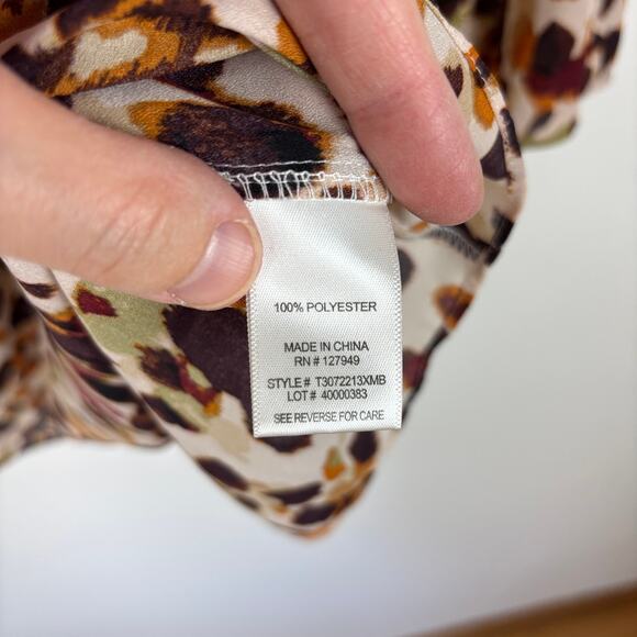 floral & ivy woman 2X Brown animal print blouse top bell sleeve v-neck - Picture 7 of 8